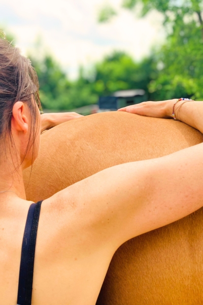 Kati in Behandlung Rücken hoch