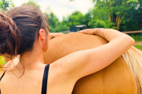 kati in behandlung ruecken quer